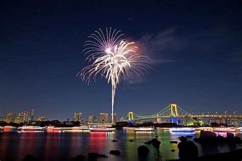 Tokyo Bay Fireworks by Photography By Zhangxun