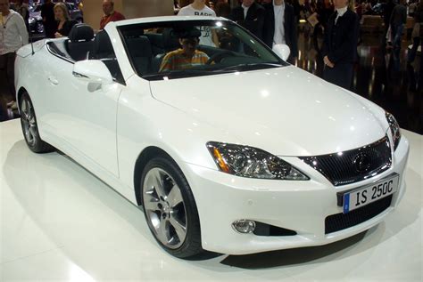 Lexus IS 250 C - Information and photos - MOMENTcar