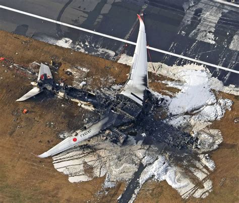 Japan passenger jet in fatal crash ‘had been given clearance to land’ | Evening Standard