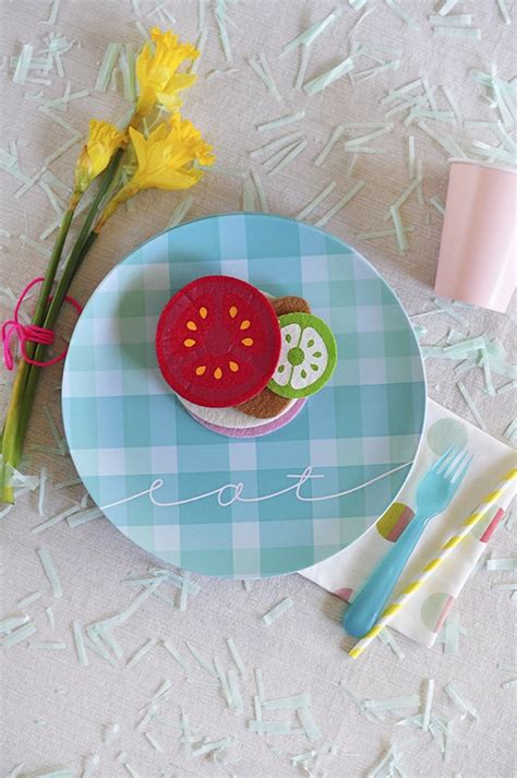 Spring Picnic Plates - Delineate Your Dwelling