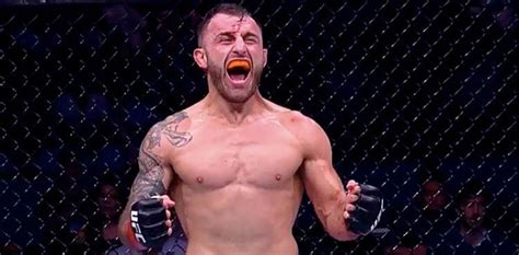 Alexander Volkanovski Blasts His Way Through Jeremy Kennedy (UFC 221 ...