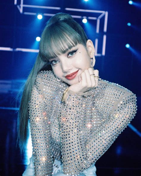 Lalisa Manoban Pembenin Çekim Alanında | Vogue Türkiye