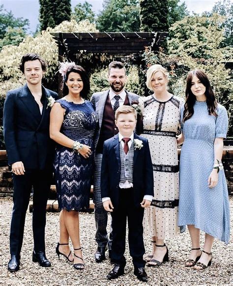 Harry and his family at a Wedding recently | Harry styles photos, Harry styles family, Harry ...