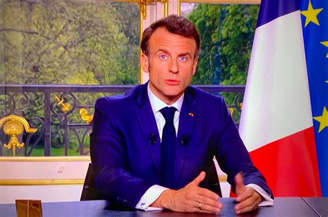 Emmanuel Macron demande "100 jours d'apaisement, d’unité et d’action"