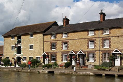 The Canal Museum and Canalside cottages, Stoke Bruerne - Beautiful England Photos