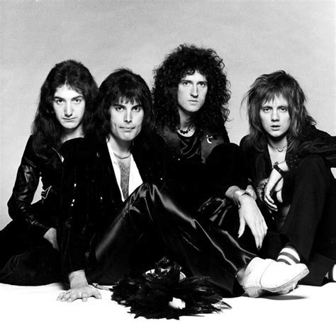 1b. Queen. The 70s Vol. 2 | Bohemian rhapsody, Queen band, Freddie mercury