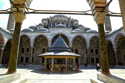 Photo Trek Istanbul: Fatih Mosque - The Conqueror's Mosque