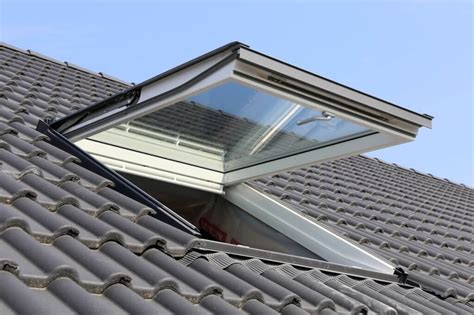 Skylight Windows: A Guide to Roof and Ceiling Skylight Windows - Glass ...