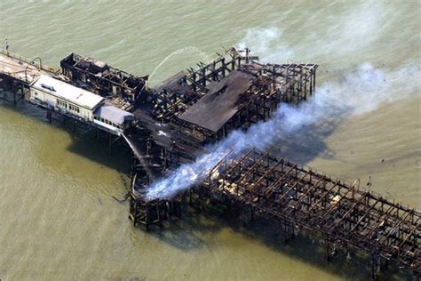 BBC News | In pictures | Southend Pier fire