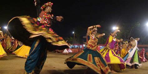 Garba dance - traditional flok dance of gujarat, its Etymology | Significance