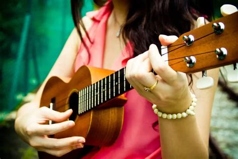 Should I get a Soprano or Concert ukulele for a Beginner?