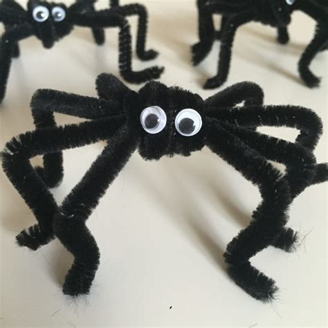 How To Make Pipe Cleaner Spiders | Blissful Domestication