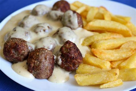 Köttbullar mit Sauce - Rezept | Kochrezepte.at