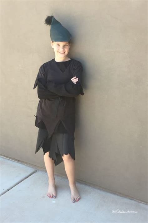 Make This Simple Peter Pan Shadow Costume from Scraps! - onecreativemommy.com