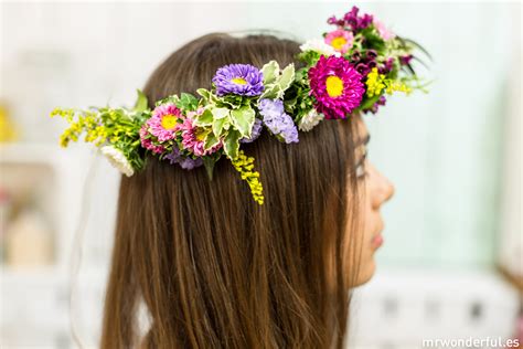 DIY – Una corona de flores para los días de verano - muymolon