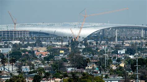 Construction worker dies after fall from SoFi Stadium roof - ESPN