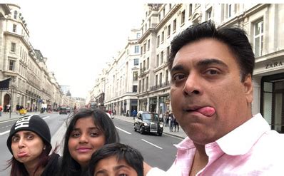 Ram Kapoor is chilling with family in London - TellyGossips.Net