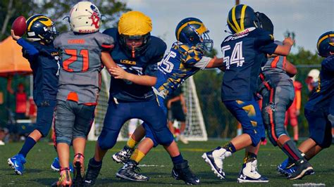 Understanding the Role of a Defensive Tackle in Football: A ...