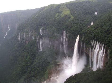 Olo’upena is fourth highest waterfall around the globe with exactly 900 ...