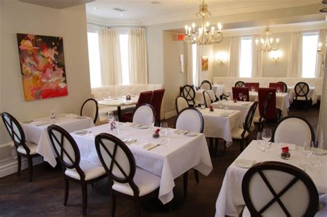 Quatrefoil Restaurant - Menu, Hours & Reservation - 16 Sydenham St, Dundas, ON