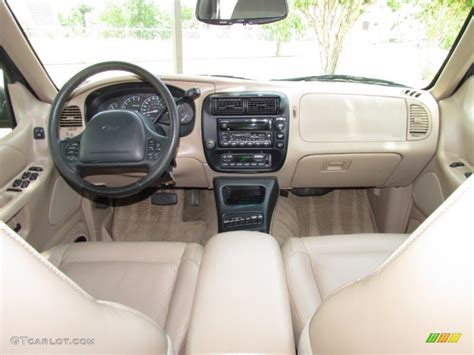 1999 Ford Explorer Eddie Bauer Medium Prairie Tan Dashboard Photo #50836971 | GTCarLot.com