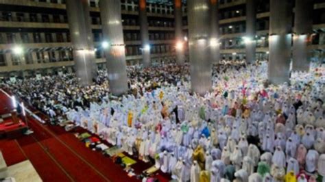 Shalat Tarawih 20 Atau 8? Simak Hukum Bilangannya Berikut Ini