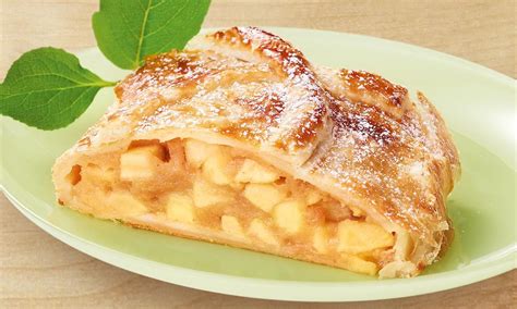 Apfelstrudel aus Blätterteig Rezept | Dr. Oetker | Rezept | Apfelstrudel, Apfelstrudel rezept ...