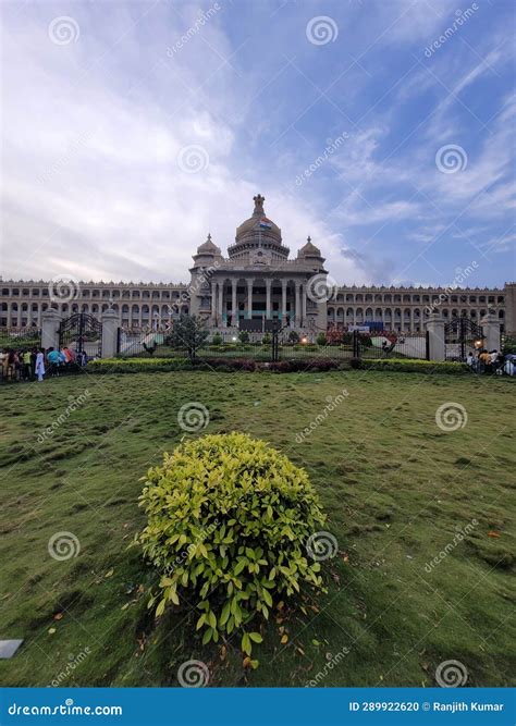 Vidhana soudha stock photo. Image of autorickshaw, night - 289922620