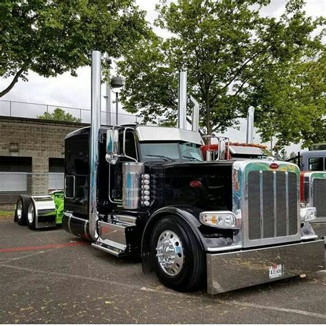 Black and Chrome Peterbilt 389 | Big trucks, Trucks, Peterbilt 389