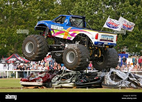 Monster truck crushing cars hi-res stock photography and images - Alamy