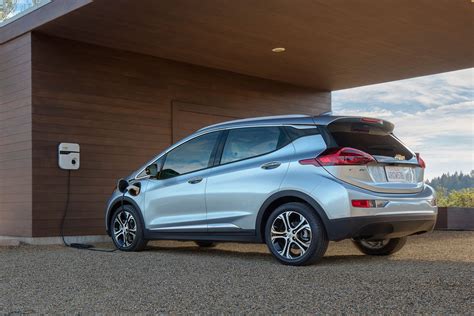 Darin Gesse Chevrolet Bolt EV Interview | Chevy Volt, NYIAS | Digital Trends