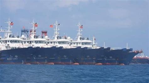 South China Sea dispute: Huge Chinese 'fishing fleet' alarms ...