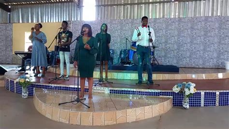 Grapevine worship team: Siyahluleka, ngokwethu thath'indawo yakho Jesu( We would fail by ...