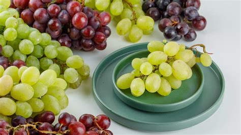 Green Vs Red Grapes: Know Which One Is Healthier And Best Time For ...