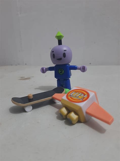 (Roblox) Robot 64: Beebo, Hobbies & Toys, Toys & Games on Carousell