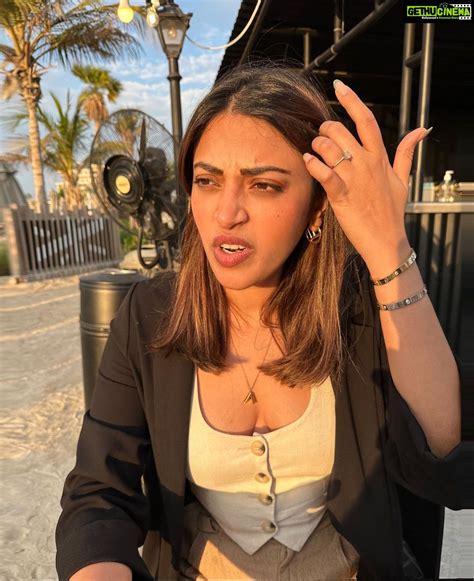 Anushka Ranjan Instagram - Instagram vs Reality 😒 La Mer Beach - Gethu ...
