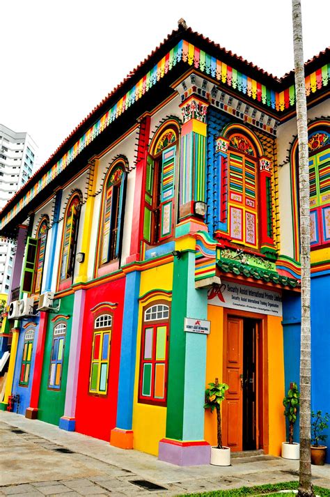 Queen et Juin — Colorful Building in Singapore | 거리예술, 벽화, 배경