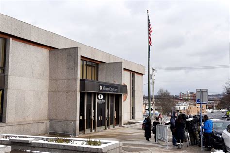 'Hundreds' of cockroaches released in Albany City Court by protester