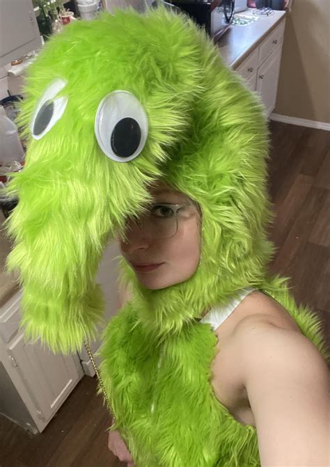 My worm on a string Halloween costume : r/WormOnAString