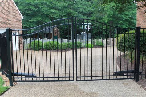 Double swing gate with FAAC S418 gate operator | Residential & Farm Gates | Pinterest | Gate ...