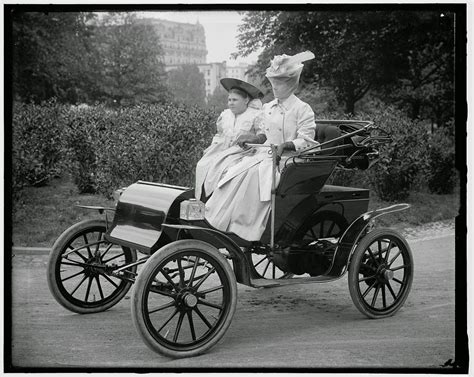 Vintage Photos of Women Driving Automobiles, ca. 1905-1915 | Vintage photos, Classic cars ...