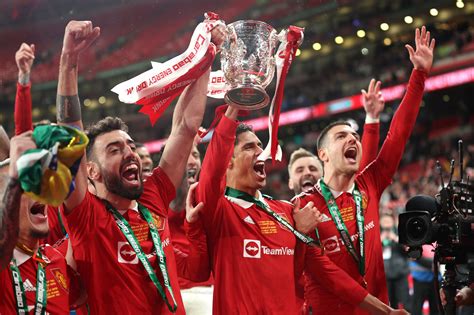 Manchester United Beats Newcastle to End Six Year Wait for Trophy - Bloomberg