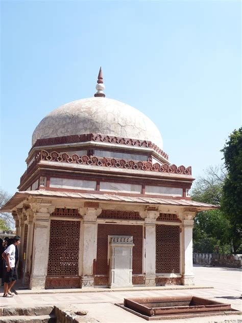 Delhi : Imam Zamin's Tomb in Qutub Complex | The journey of a thousand miles begins with one step