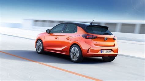 Opel Corsa-e with 136 hp (100 kW) and 330 km of autonomy | Electric Hunter