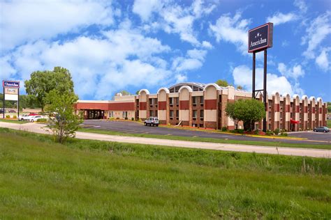 AmericInn by Wyndham Janesville | Janesville, WI Hotels