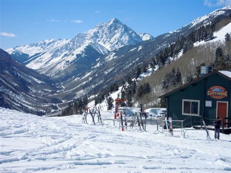 Aspen Buttermilk: Beginner Ski Area? - Taste of Travel 2