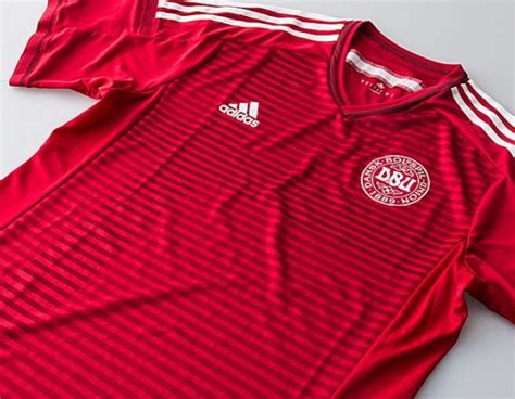 Denmark Football Jersey 2020 - Design Daritinha