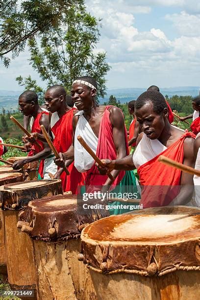 251 Dancers Of Burundi Stock Photos, High-Res Pictures, and Images - Getty Images