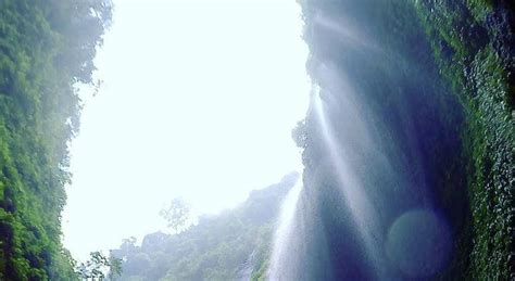 Menikmati Keindahan Alam yang Menakjubkan di Air Terjun Madakaripura ...