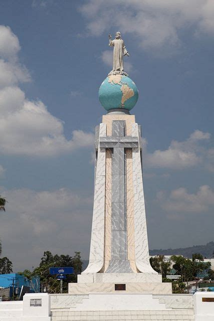 Monumento al Divino Salvador del Mundo, Plaza El Salvador del Mundo in ...